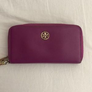Fucsia tory burch wallet